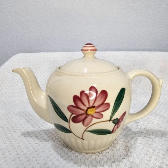 Vintage Shawnee Pottery Teapot Red Flowers Vertical Ribs 5 Cup 1940s - Picture 1 of 8